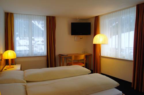 Imagen de la habitación del Hotel Weisses Kreuz, Bergün/Bravuogn. Foto 10