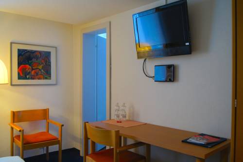 Imagen de la habitación del Hotel Weisses Kreuz, Bergün/Bravuogn. Foto 13