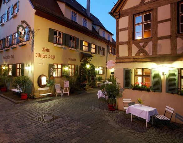 Imagen del bar/restaurante del Hotel Weisses Ross, Dinkelsbuhl. Foto 4