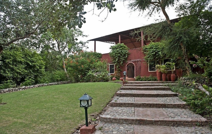 Imagen de los exteriores del Hotel WelcomHeritage Maharani Bagh Orchard Retreat. Foto 14
