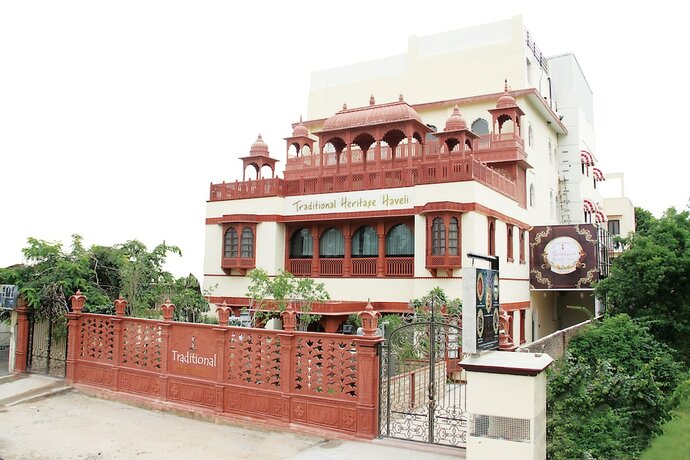 Imagen general del Hotel WelcomHeritage Traditional Haveli, JAIPUR. Foto 3
