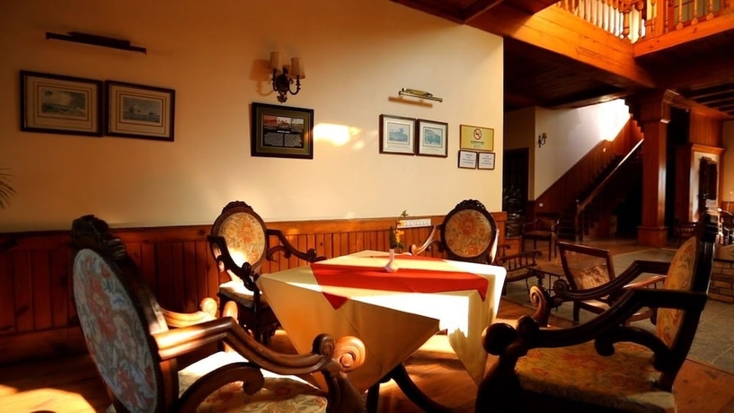 Imagen del bar/restaurante del Hotel WelcomHeritage Windsor Lodge. Foto 6