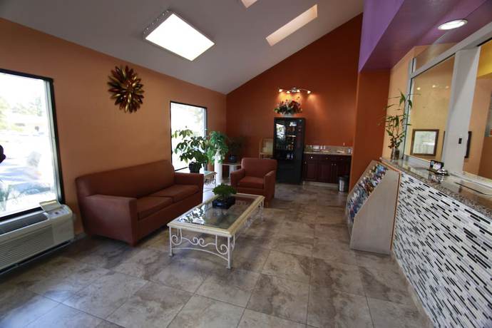 Imagen de los interiores del Hotel Welcome Inn, Corona. Foto 20