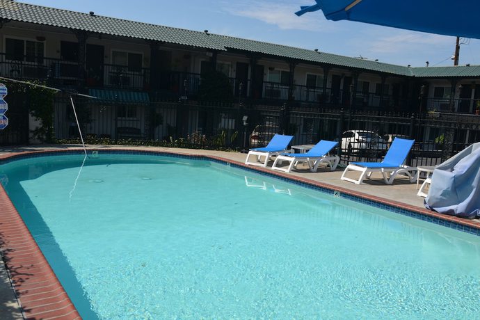 Imagen de la piscina del Hotel Welcome Inn on Colorado Blvd. Foto 17
