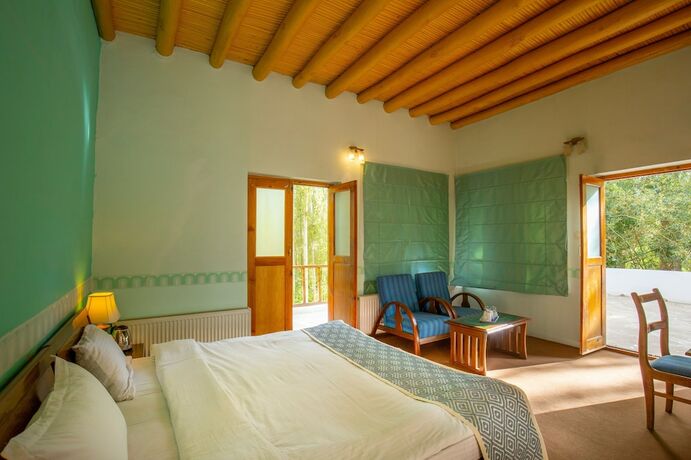 Imagen de la habitación del Hotel Welcomheritage Lha - Ri - Sa Resort. Foto 18