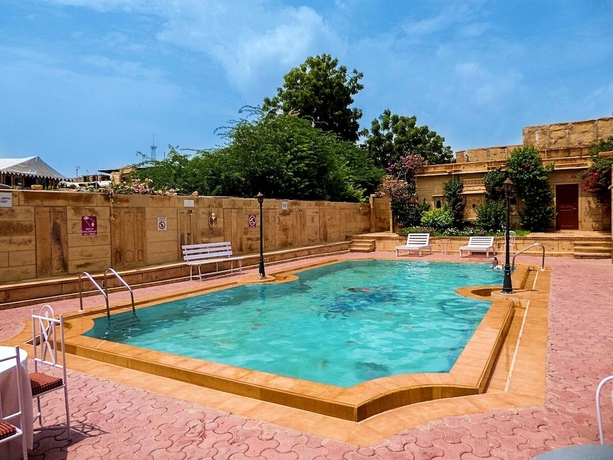 Imagen de la piscina del Hotel Welcomheritage Mandir Palace. Foto 18
