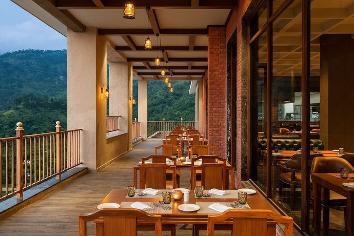 Imagen del bar/restaurante del Hotel Welcomhotel By ITC Hotels Jim Corbett. Foto 5