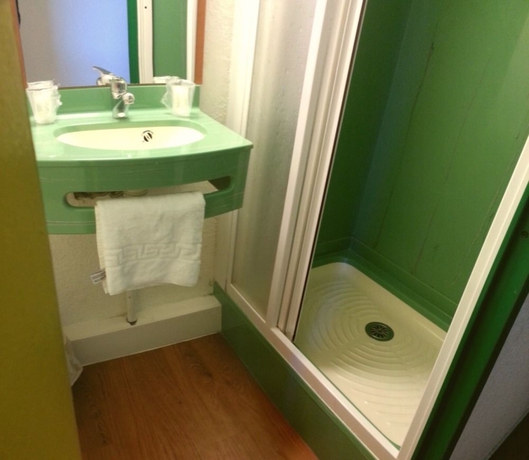 Imagen de la habitación del Hotel Welcomotel. Foto 9