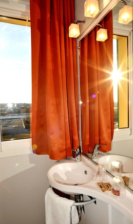 Imagen de la habitación del Hotel Welcomotel. Foto 10