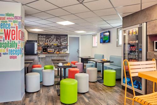 Imagen general del Hotel Welcomotel Les Mureaux. Foto 4