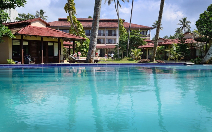 Imagen de la piscina del Hotel Weligama Bay Resort. Foto 11