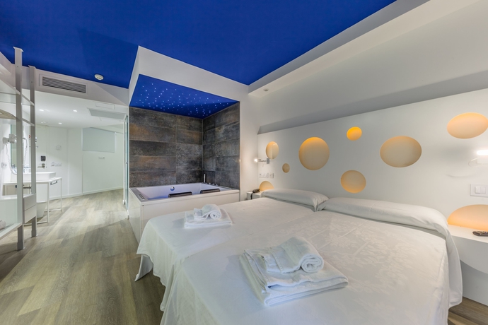 Imagen de la habitación del Hotel Welikehotel Triton Beach. Foto 13