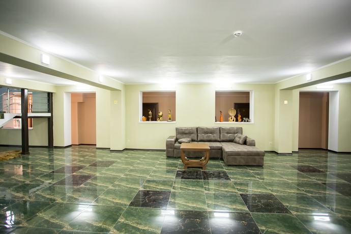 Imagen de los interiores del Hotel Well, Chemburka. Foto 20