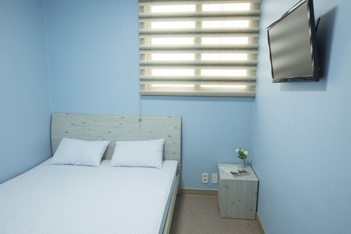 Imagen de la habitación del Hotel Well Plus Bnb Guest House. Foto 3