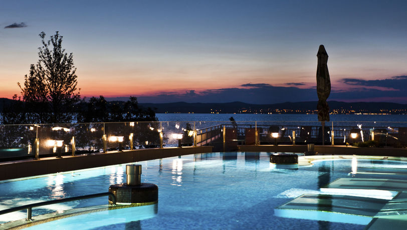 Imagen de la piscina del Hotel Wellamarin. Foto 8