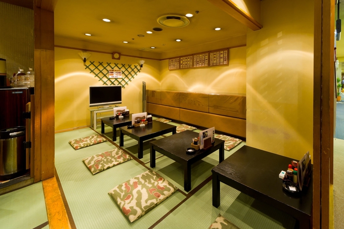 Imagen del bar/restaurante del Hotel Wellbe Meieki - Caters To Men. Foto 10