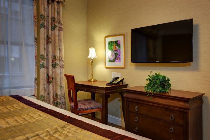 Imagen de la habitación del Hotel Wellington. Foto 13