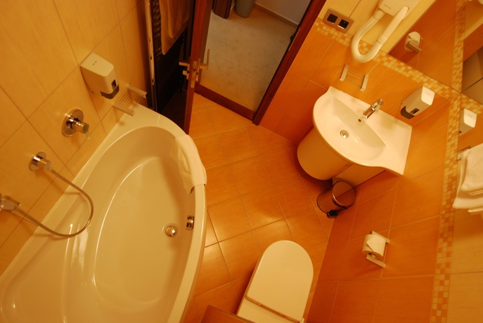 Imagen de la habitación del Hotel Wellness Diplomat. Foto 10