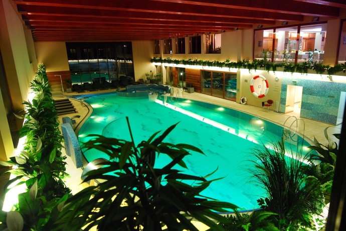 Imagen de la piscina del Hotel Wellness Diplomat. Foto 15