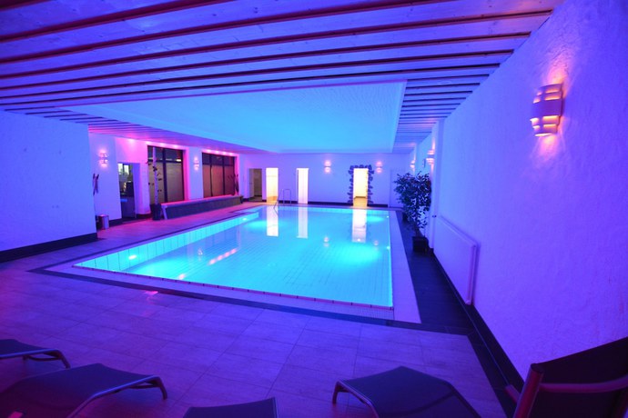 Imagen de la piscina del Hotel Wellness Garni Krone. Foto 15