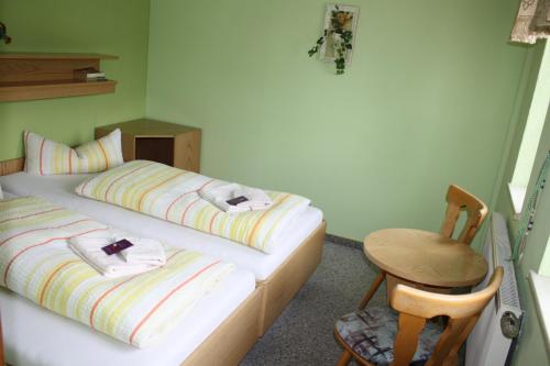 Imagen de la habitación del Hotel Wellness Pension & Gastst&auml;tte Riedel. Foto 8