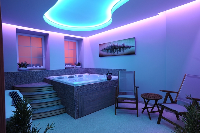 Imagen de la piscina del Hotel Wellness Penzion Jarmilka. Foto 19