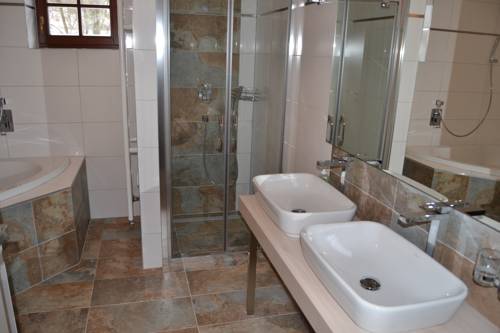 Imagen de la habitación del Hotel Wellness Sauna. Foto 4