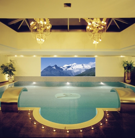 Imagen de la piscina del Hotel Wellness Spa Pirmin Zurbriggen. Foto 15