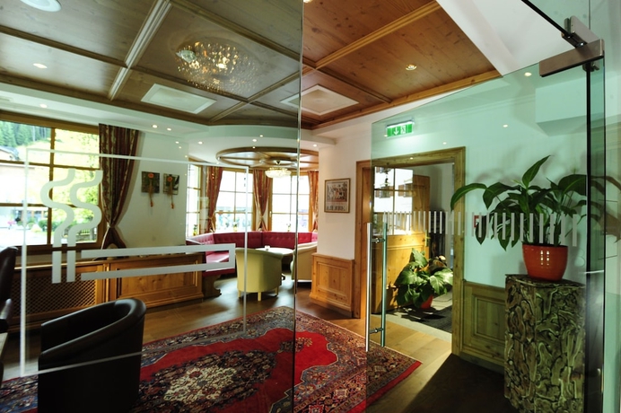 Imagen de los interiores del Hotel Wellness and Beauty Alte Post. Foto 18