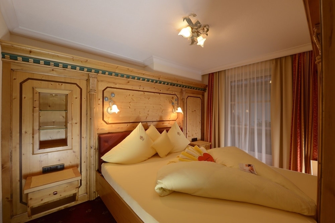 Imagen de la habitación del Hotel Wellness and Beauty Alte Post. Foto 8