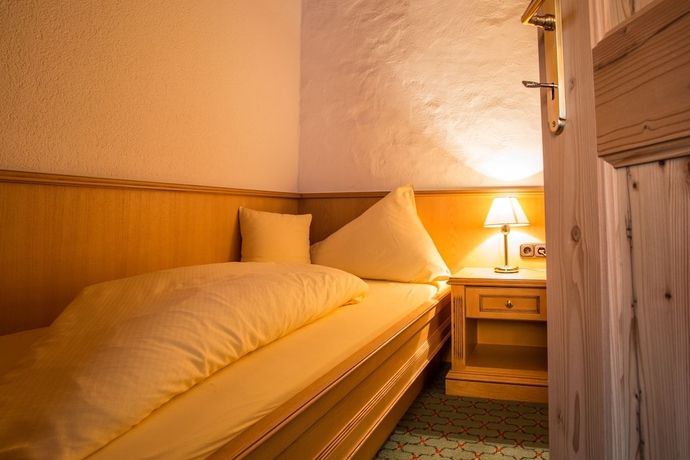 Imagen de la habitación del Hotel Wellness and Beauty Alte Post. Foto 12