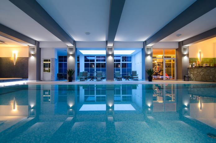 Imagen de la piscina del Hotel Wellness and SPA Nowy Dwór. Foto 20