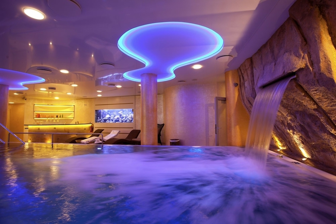 Imagen de la piscina del Hotel Wellness and Spa Ambiente. Foto 18