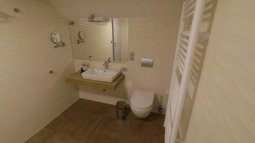 Imagen de la habitación del Hotel Wellness and Spa Villa Regenhart. Foto 14