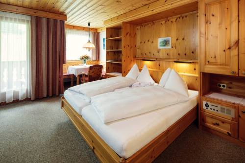 Imagen de la habitación del Hotel Wellnesshotel Engadin. Foto 13