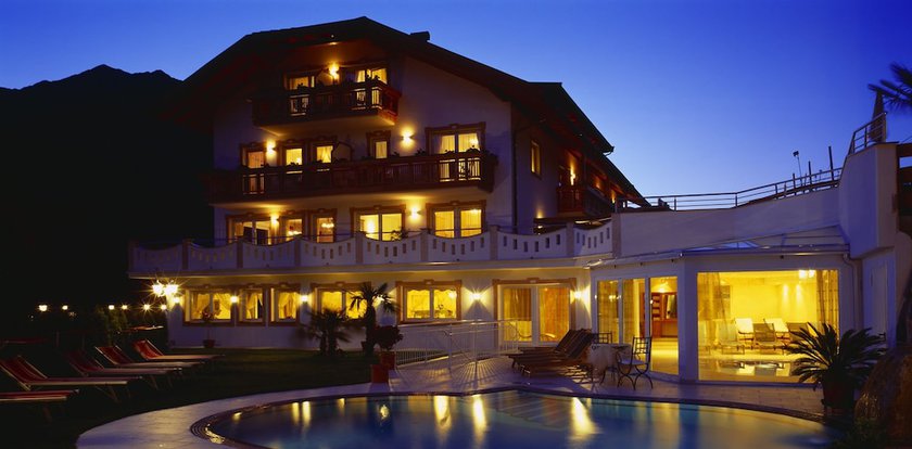 Imagen de la piscina del Hotel Wellnesshotel Grafenstein. Foto 18