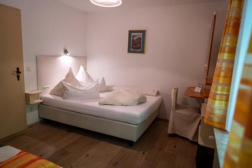 Imagen de la habitación del Hotel Wellnesshotel Sonnenhalde Tonbach. Foto 20