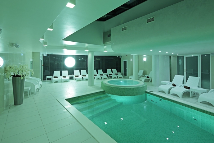 Imagen de la piscina del Hotel Wellton Centrum and Spa. Foto 15