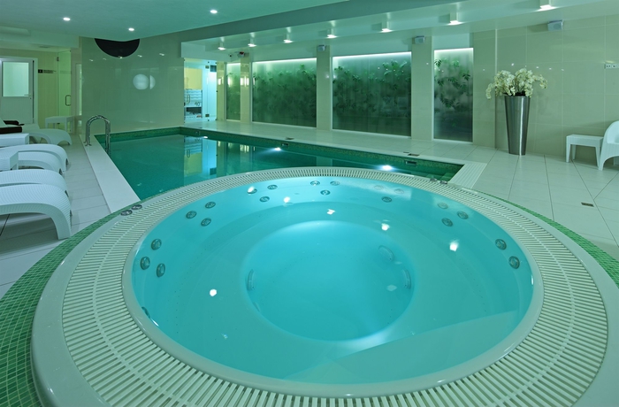 Imagen de la piscina del Hotel Wellton Centrum and Spa. Foto 16