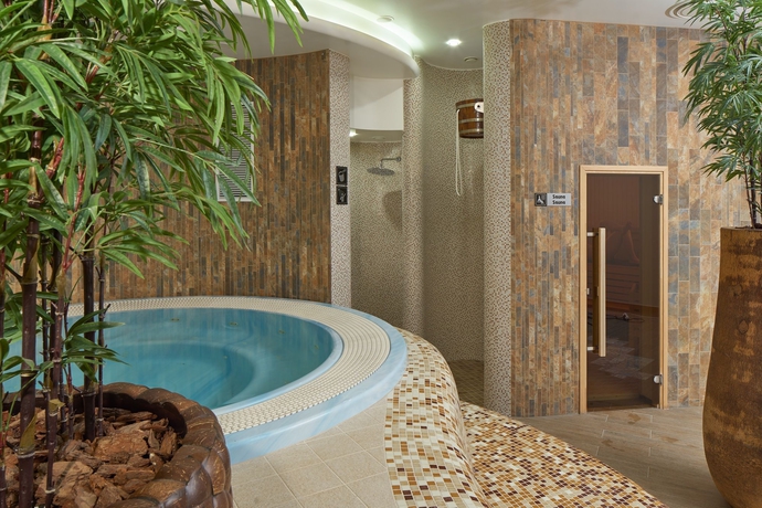 Imagen de la piscina del Hotel Wellton Riga and Spa. Foto 15