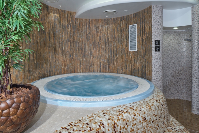 Imagen de la piscina del Hotel Wellton Riga and Spa. Foto 16