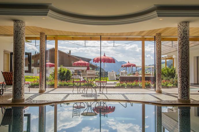 Imagen de la piscina del Hotel Welponer Beauty and Relax. Foto 19