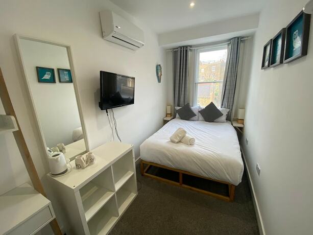 Imagen de la habitación del Hotel Wembar. Foto 15