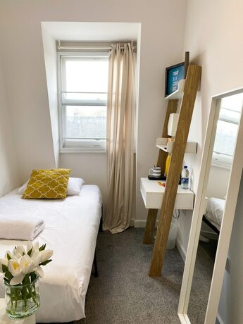 Imagen de la habitación del Hotel Wembar. Foto 19