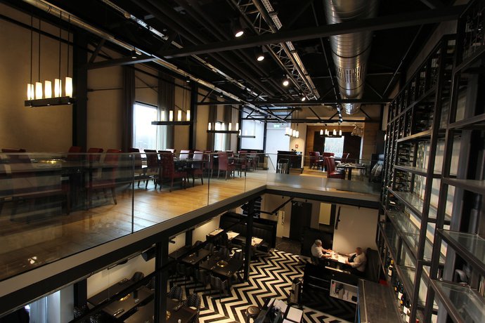 Imagen del bar/restaurante del Hotel Wemperhardt. Foto 7