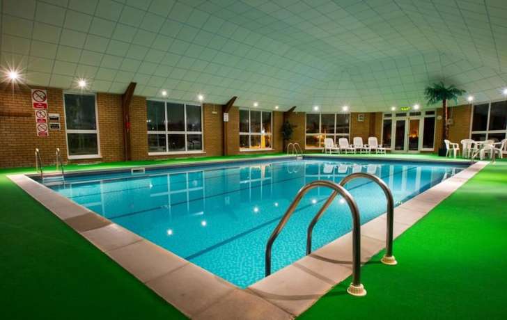 Imagen de la piscina del Hotel Wensum Valley Golf and Country Club. Foto 19