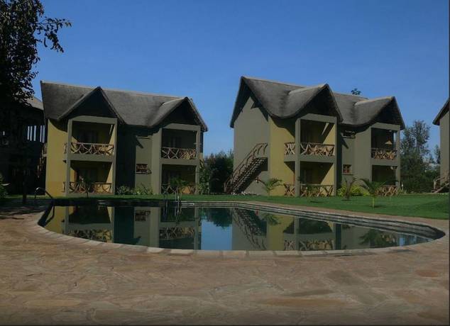Imagen de la piscina del Hotel Weru Weru River Lodge. Foto 18
