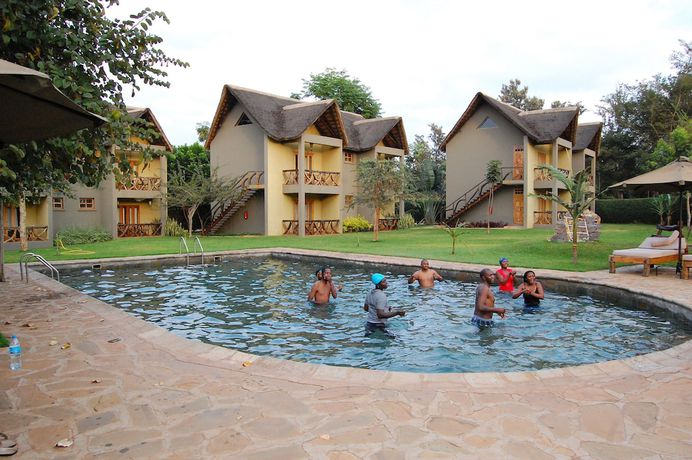 Imagen de la piscina del Hotel Weru Weru River Lodge. Foto 19
