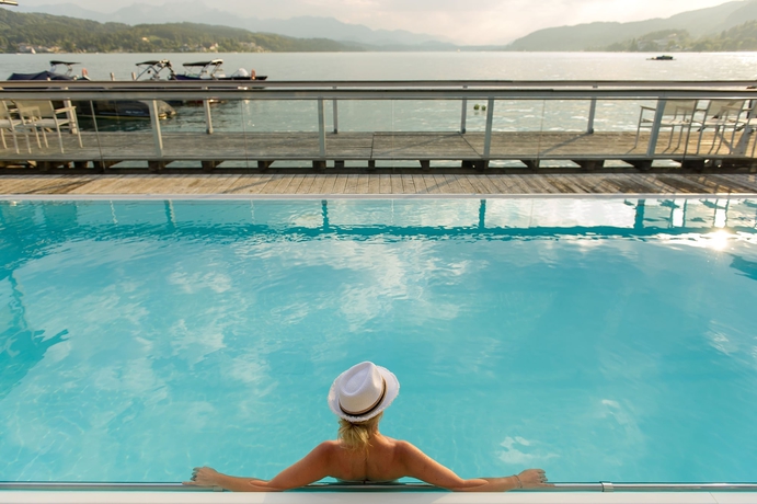 Imagen de la piscina del Hotel Werzer's Resort P&ouml;rtschach. Foto 19