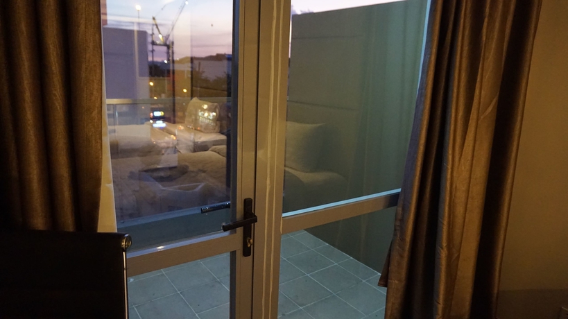Imagen de la habitación del Hotel West Avenue Suites. Foto 2